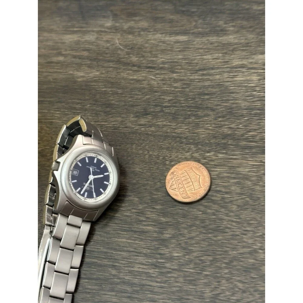 Invicta 9648 Women's Watch Silver Blue Dial Quartz 50M Water Resistant Needs Bat